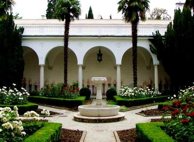 The Livadia Palace - Relaxing alley