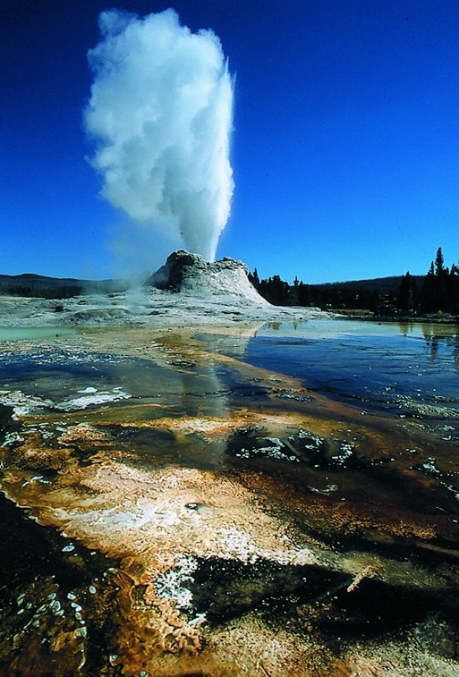 The Castle Geyser, Yellowstone National Park - Stunning view