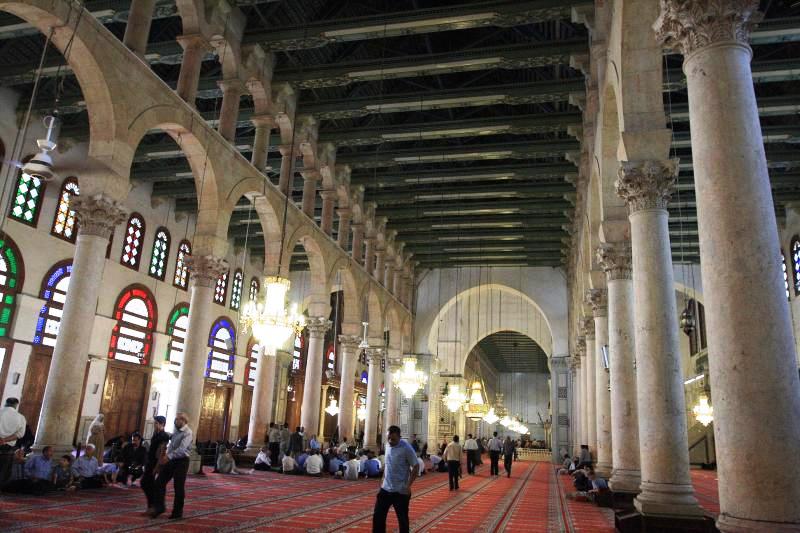 Damascus in Syria - Muslims praying at Umayyad Mosque