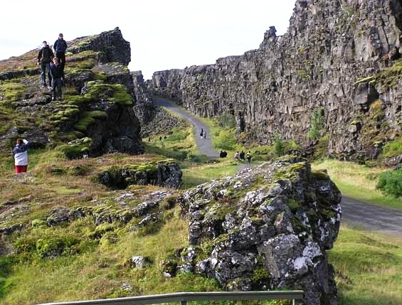 Thingvellir National Park - Huge Stones