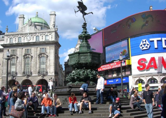 Picadilly Circus- an excellent place to spend an evening - The Shaftesbury Memorial