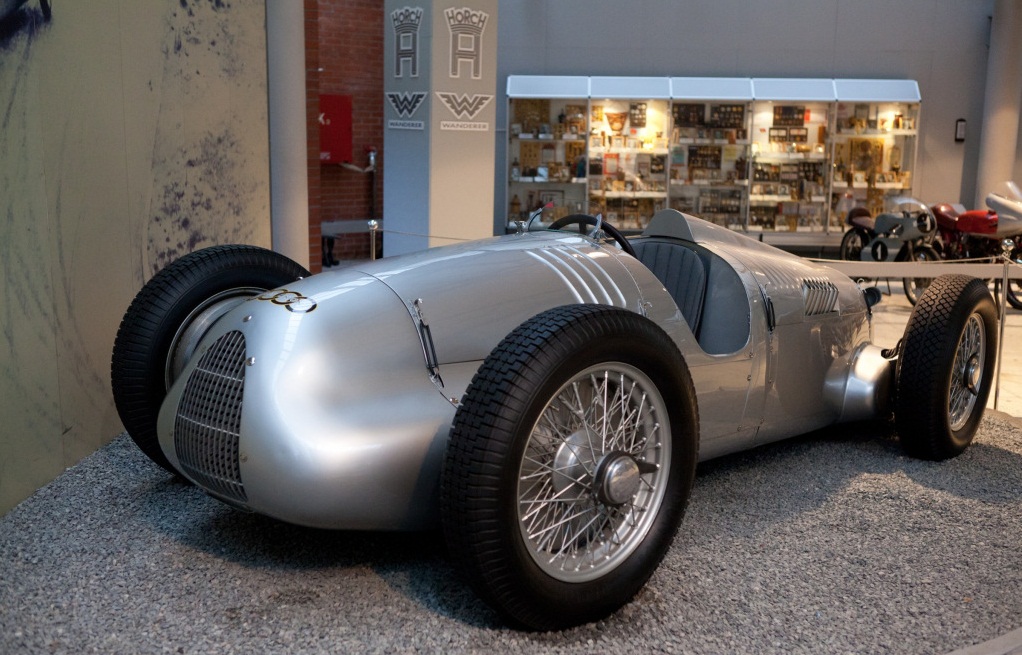 Riga Motor Museum - Amazing architectural forms